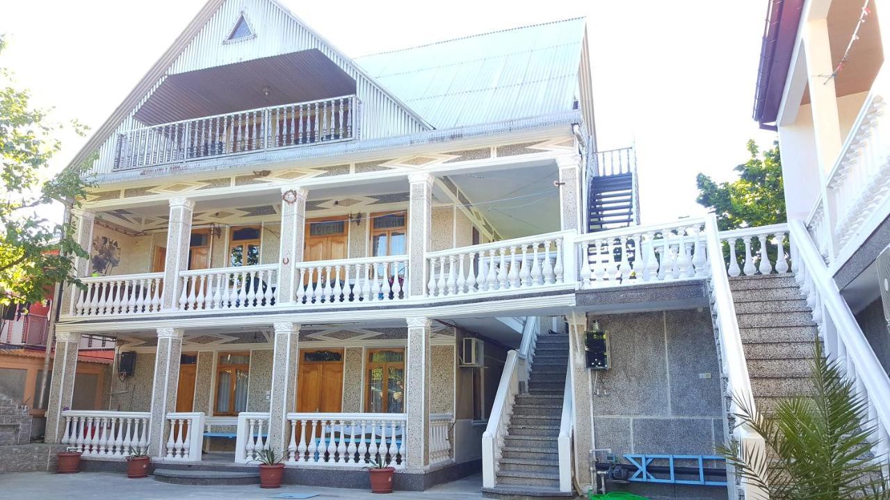 Linda Guest House Batumi Exterior photo