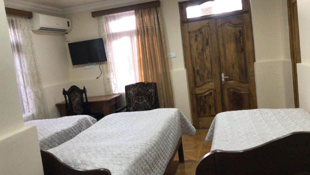 Linda Guest House Batumi Exterior photo