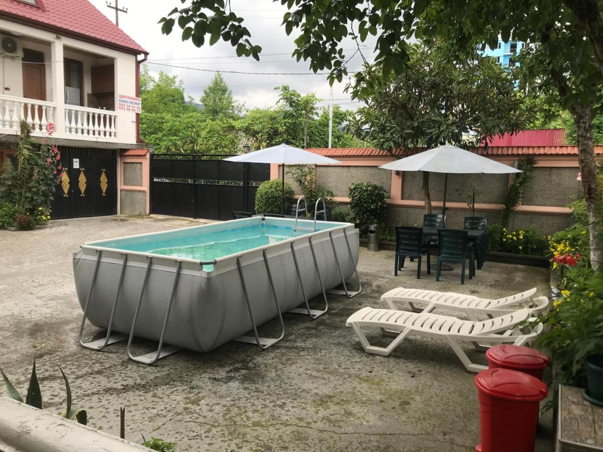 Linda Guest House Batumi Exterior photo