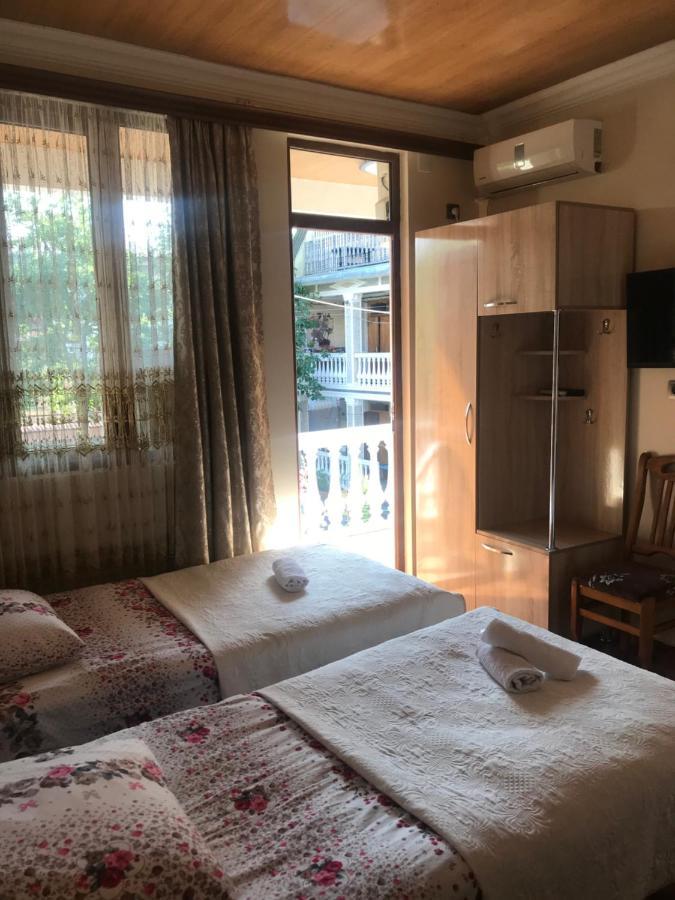 Linda Guest House Batumi Exterior photo