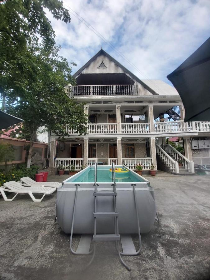 Linda Guest House Batumi Exterior photo