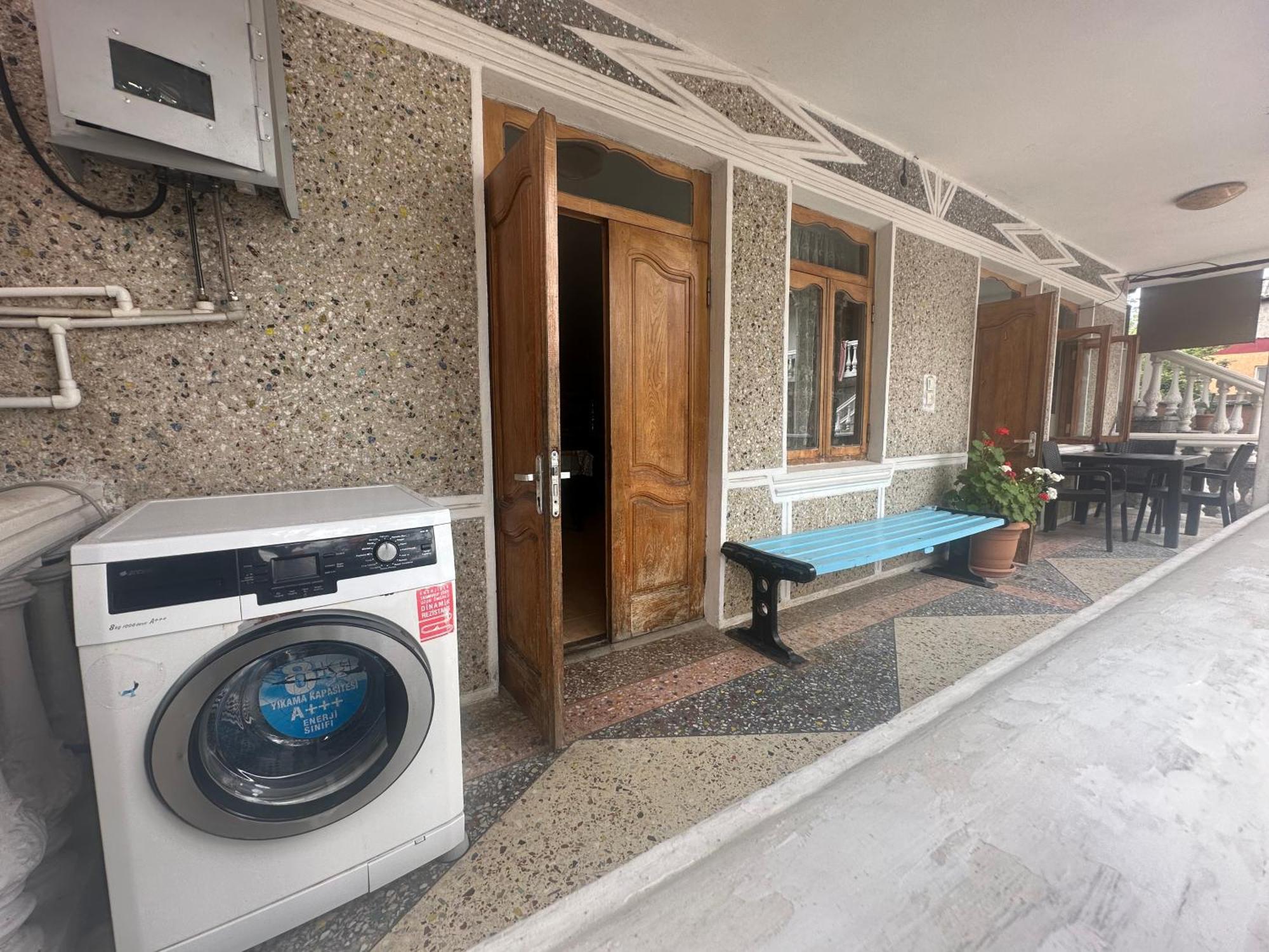 Linda Guest House Batumi Exterior photo