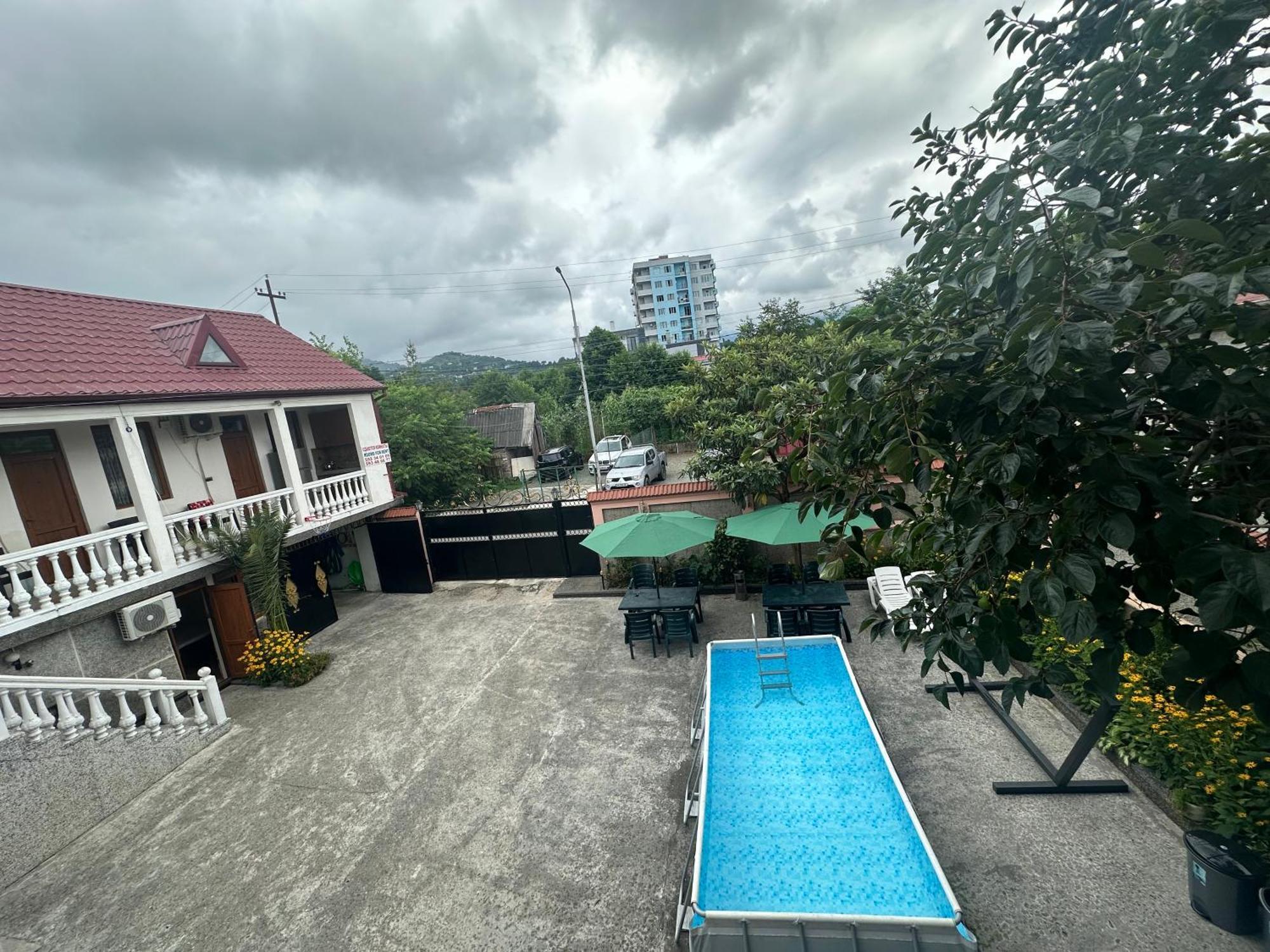 Linda Guest House Batumi Exterior photo