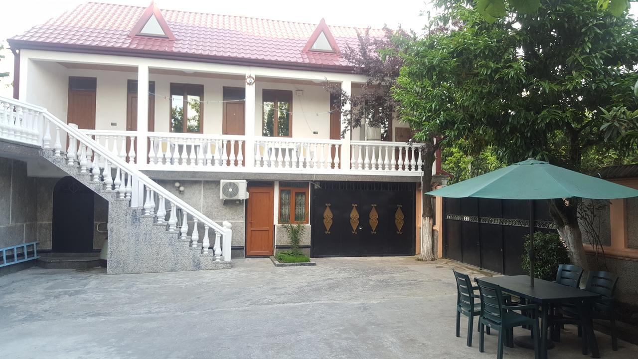 Linda Guest House Batumi Exterior photo