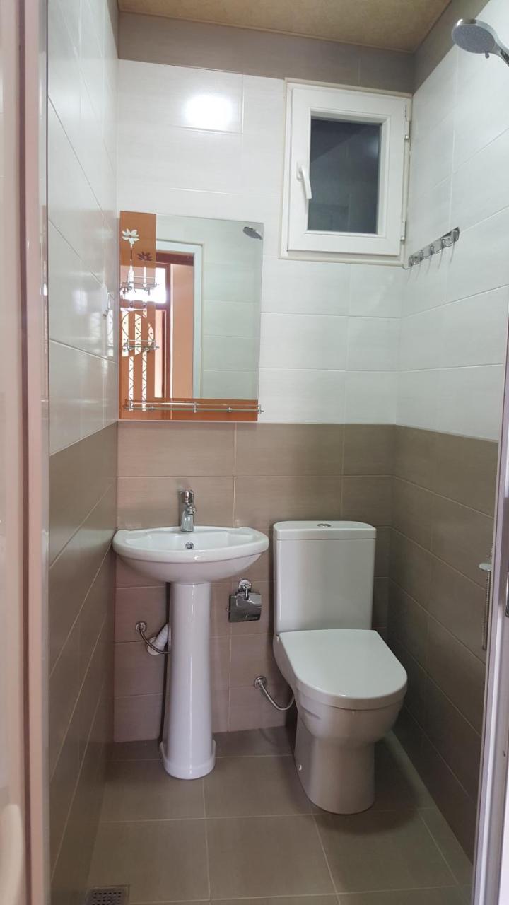 Linda Guest House Batumi Exterior photo